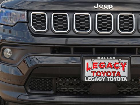 Used 2025 Jeep Compass Latitude AWD/4WD image 10