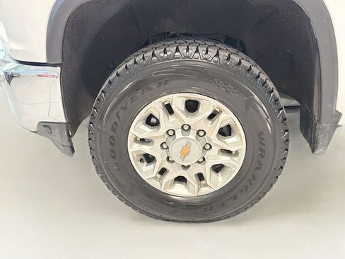Used 2023 Chevrolet Silverado 2500 LT AWD/4WD image 23