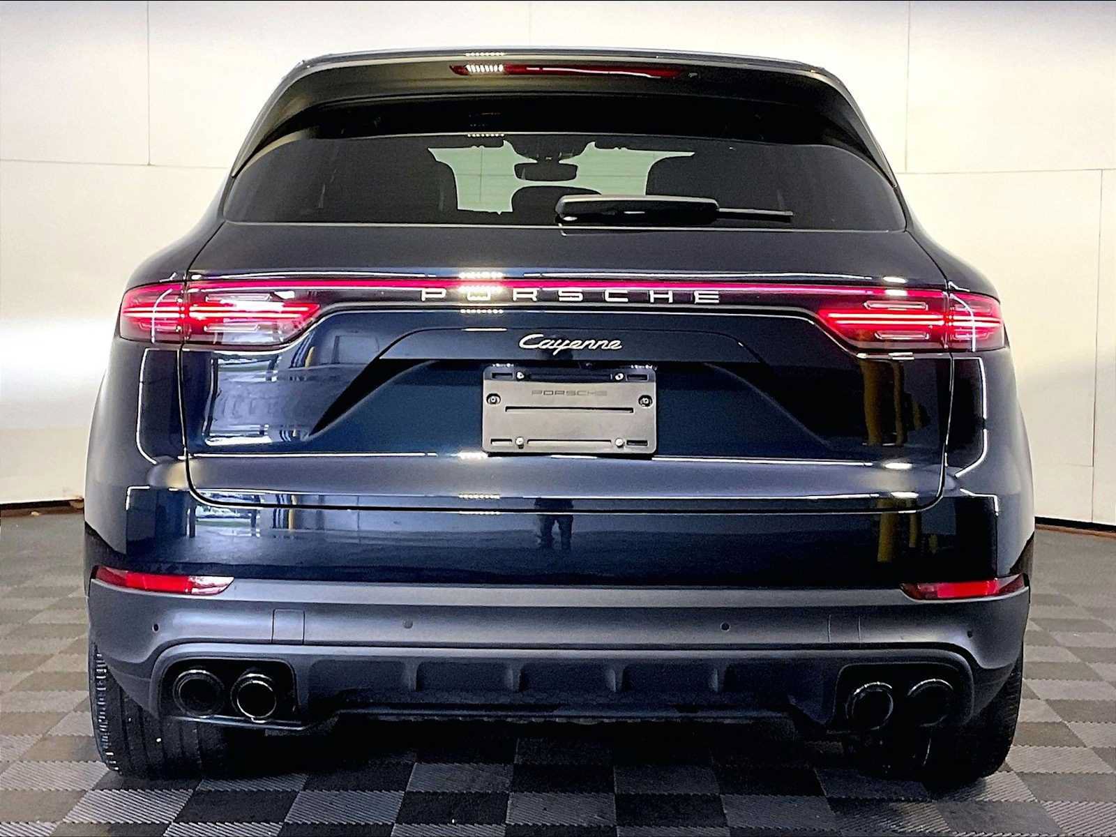 Certified 2022 Porsche Cayenne Platinum Edition AWD/4WD image 6