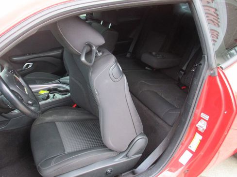 Used 2016 Dodge Challenger SXT image 19