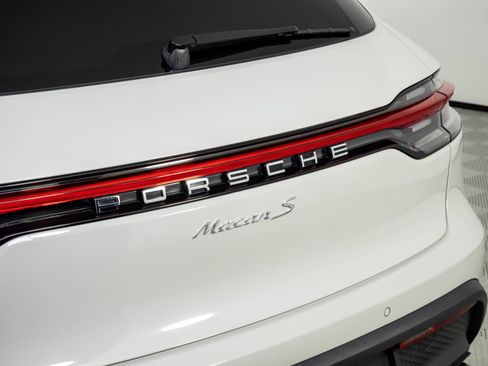 Certified 2024 Porsche Macan S AWD/4WD image 38