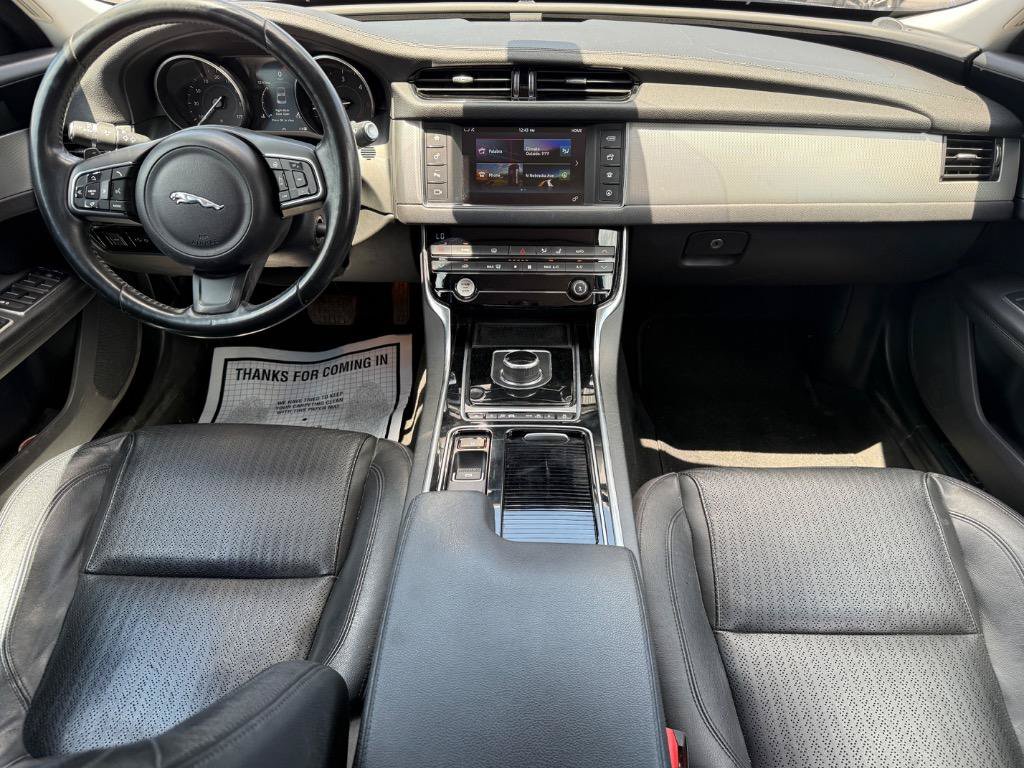 Used 2017 Jaguar XF Prestige RWD image 14