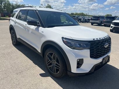 New 2025 Ford Explorer ST-Line w/ Premium Package