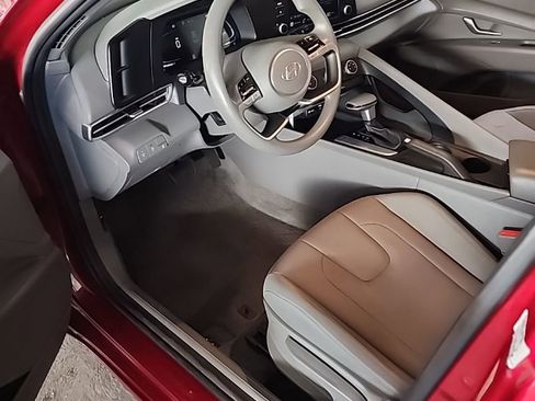 Used 2024 Hyundai Elantra SE image 6