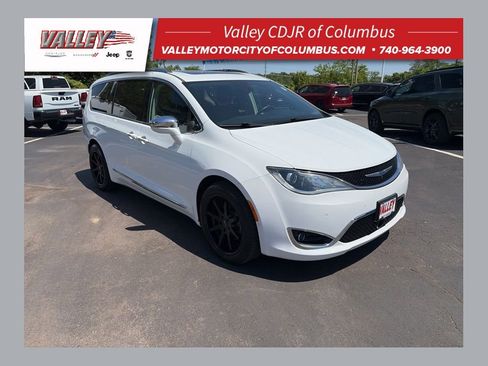 Used 2019 Chrysler Pacifica Limited w/ Tire & Wheel Group FWD image 1