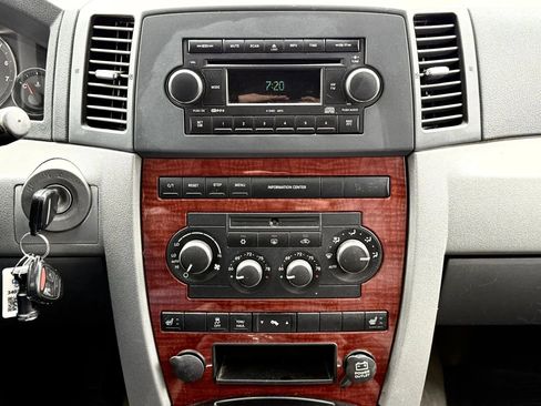 Used 2006 Jeep Grand Cherokee Limited image 21