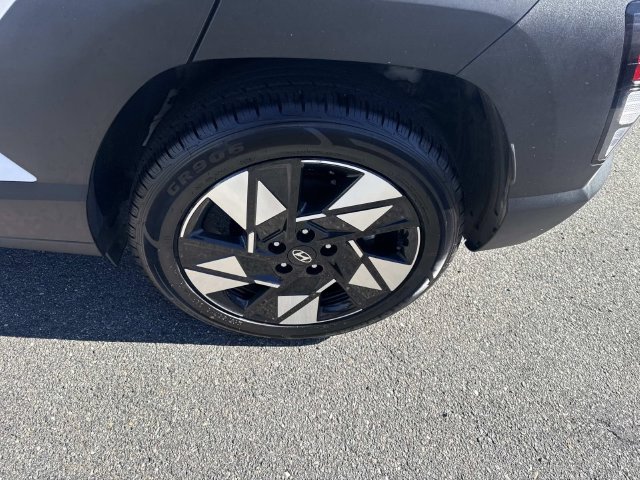 Used 2025 Hyundai Kona SEL FWD image 12