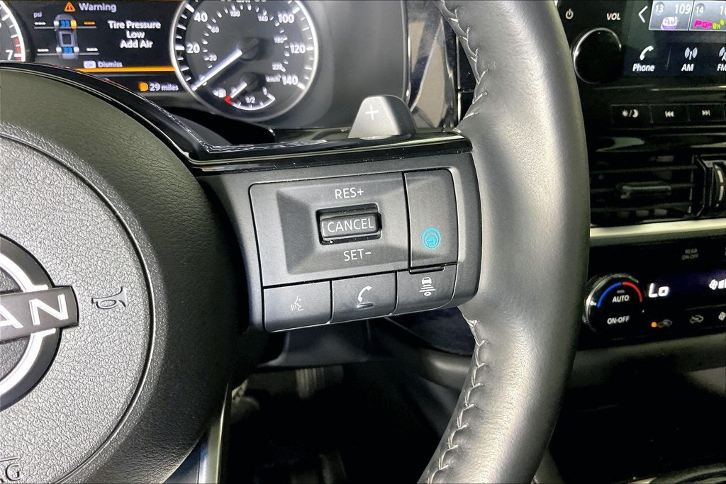 Used 2025 Nissan Pathfinder SL AWD/4WD image 23