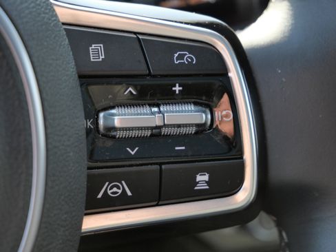 Used 2024 Kia Sorento S w/ Panoramic Sunroof Package image 31