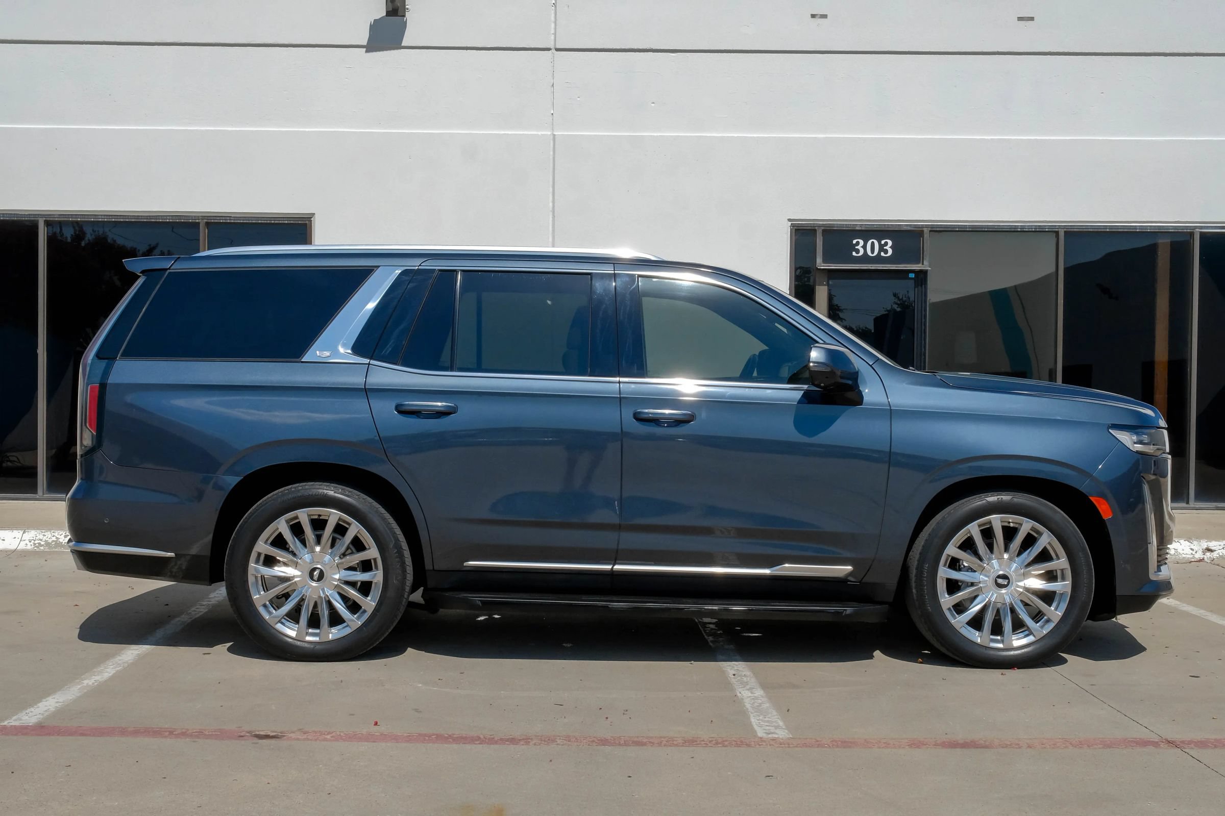 Used 2021 Cadillac Escalade Premium Luxury w/ Driver Assist Tech Package AWD/4WD image 9