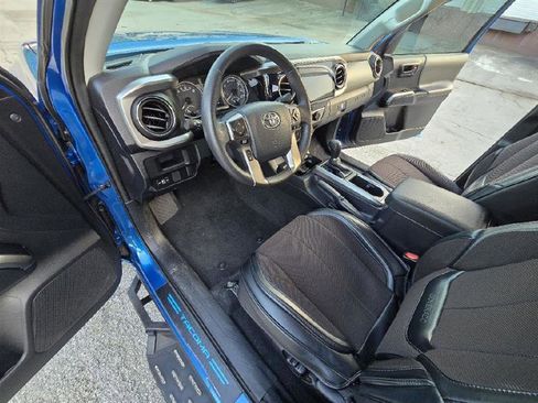 Used 2017 Toyota Tacoma SR5 w/ Tow Package RWD image 17