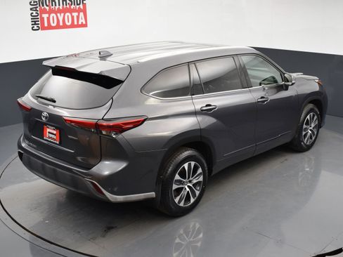 Used 2022 Toyota Highlander XLE image 24