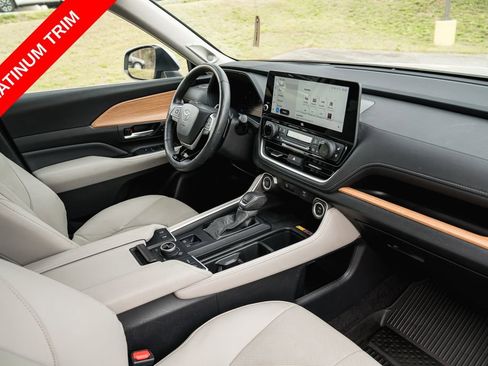 Certified 2024 Toyota Grand Highlander AWD image 11