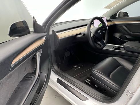 Used 2023 Tesla Model 3 Standard Range image 19