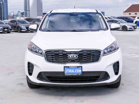 Used 2019 Kia Sorento FWD V6 image 2