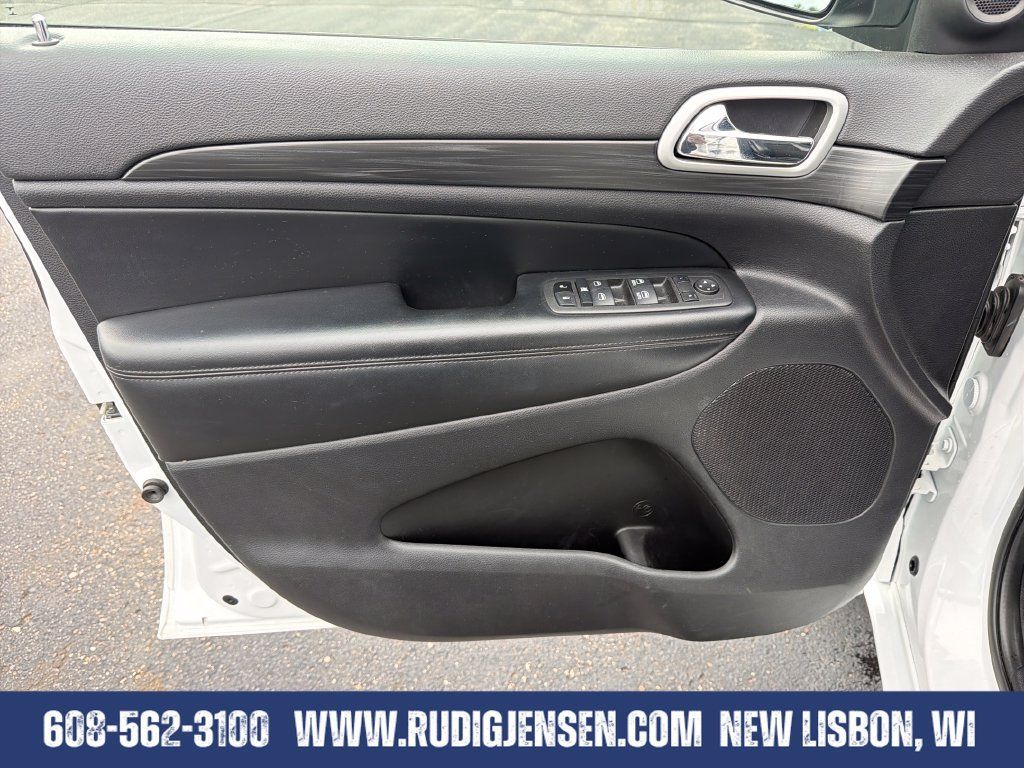 Used 2022 Jeep Grand Cherokee Laredo X AWD/4WD image 10