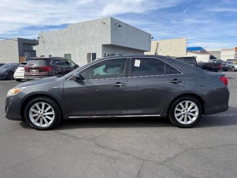 Used 2012 Toyota Camry XLE w/ Convenience Pkg FWD image 6