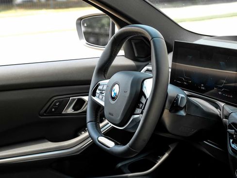 Used 2025 BMW 330i xDrive Sedan w/ Premium Package AWD/4WD image 18