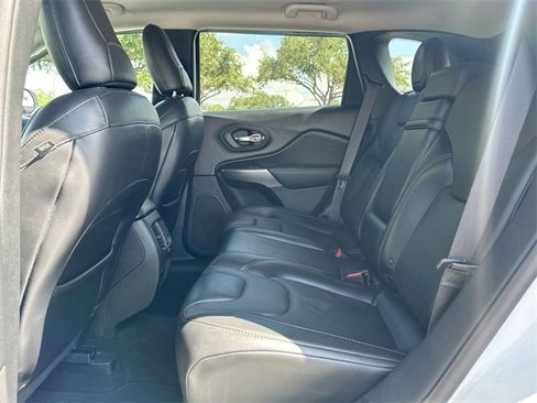 Used 2019 Jeep Cherokee Limited w/ Technology Group image 16