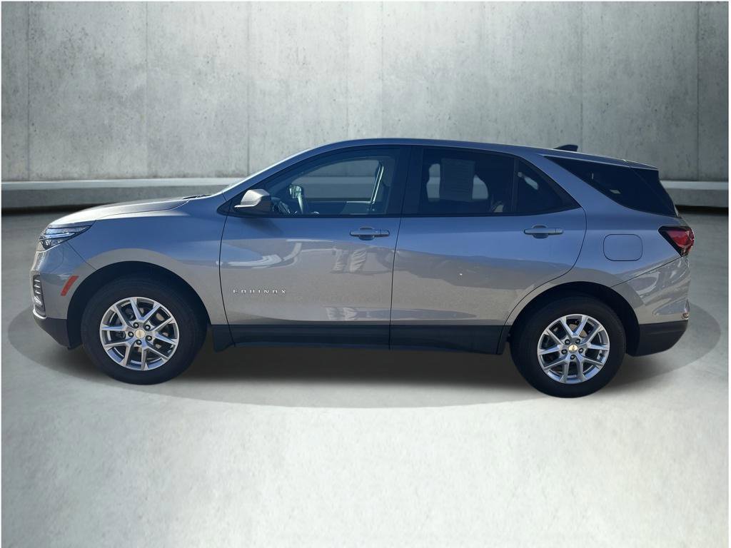 Used 2024 Chevrolet Equinox LS w/ LS Convenience Package AWD/4WD image 2