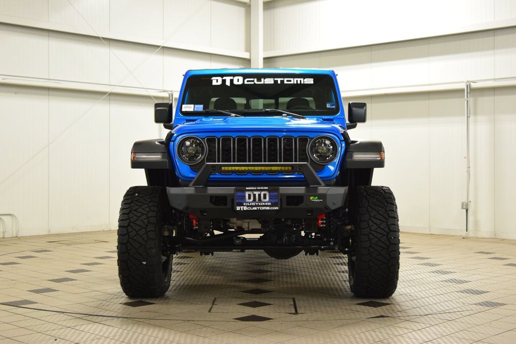 Used 2025 Jeep Gladiator Rubicon w/ Safety Group AWD/4WD image 2