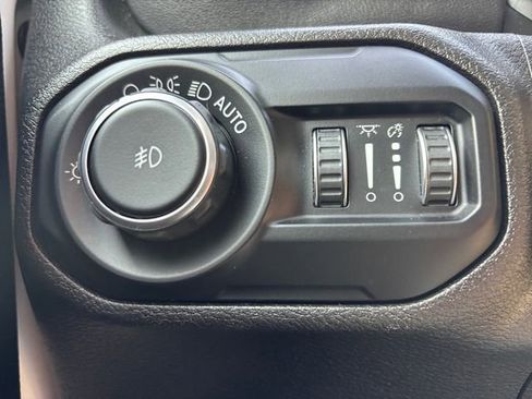 Used 2019 Jeep Wrangler Unlimited Sahara w/ Quick Order Package 24M Moab image 17