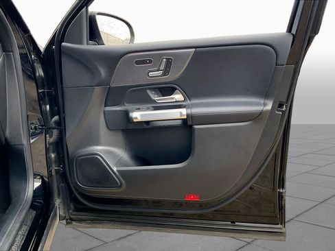Used 2020 Mercedes-Benz GLB 250 image 22