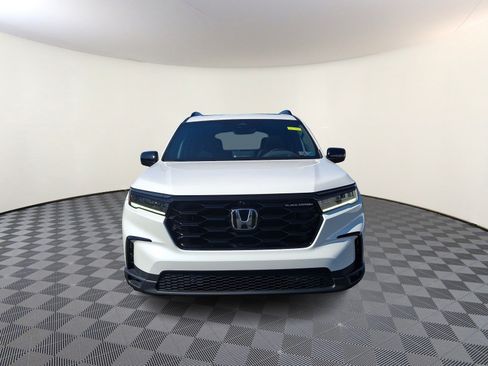 Used 2025 Honda Pilot Black Edition image 2