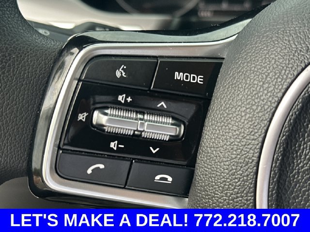 Used 2023 Kia Sorento LX FWD image 20