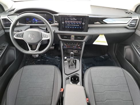 New 2026 Volkswagen Taos SE image 9