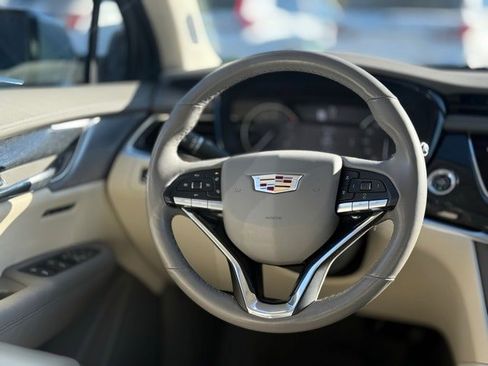 Used 2024 Cadillac XT6 Premium Luxury image 18