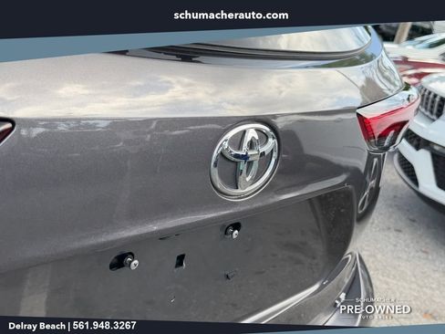 Used 2021 Toyota Highlander LE FWD image 14