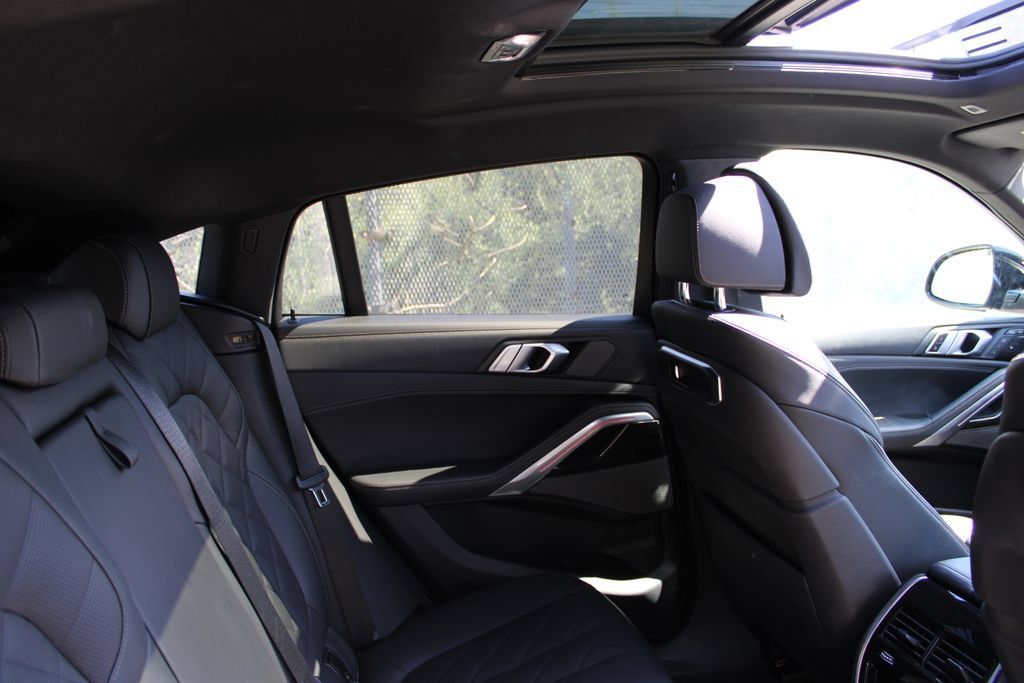 Used 2025 BMW X6 xDrive40i AWD/4WD image 25