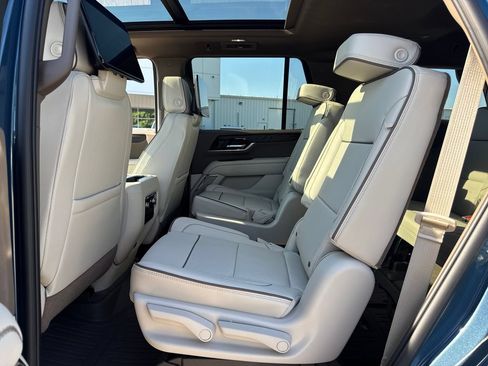 New 2026 GMC Yukon Denali w/ Denali Reserve Package AWD/4WD image 18