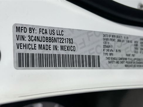 Used 2022 Jeep Compass Latitude AWD/4WD image 29