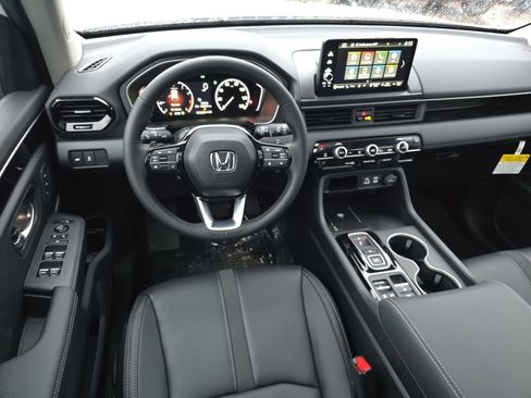 New 2025 Honda Pilot Touring image 26