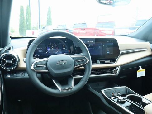 New 2026 Chevrolet Equinox ACTIV w/ Convenience Package III FWD image 2
