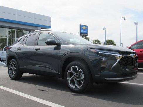 New 2025 Chevrolet Trax LT w/ Driver Confidence Package image 3