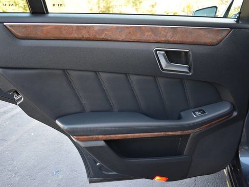 Used 2013 Mercedes-Benz E 350 4MATIC Sedan image 12