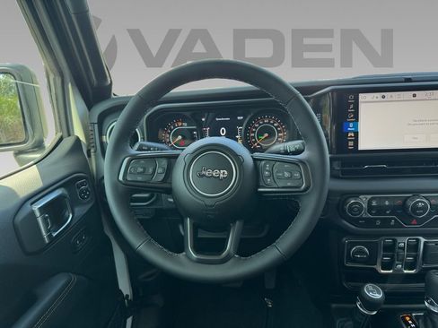 New 2025 Jeep Gladiator Sport image 11