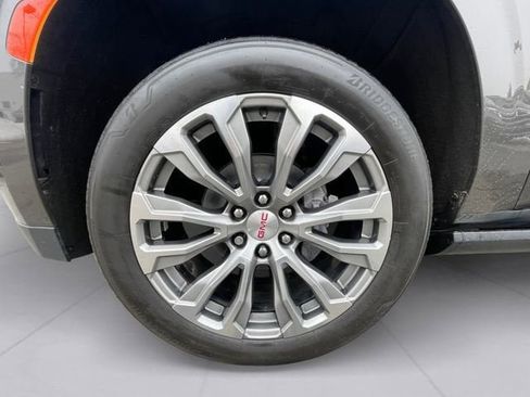 Used 2021 GMC Yukon Denali w/ Denali Premium Package image 9