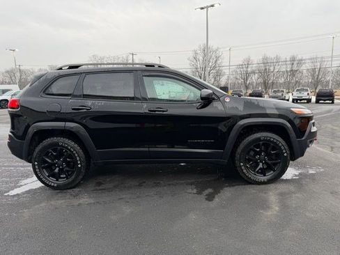 Used 2017 Jeep Cherokee Trailhawk w/ Cold Weather Group image 8