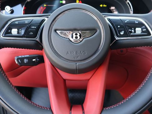 Used 2025 Bentley Bentayga AWD/4WD image 21