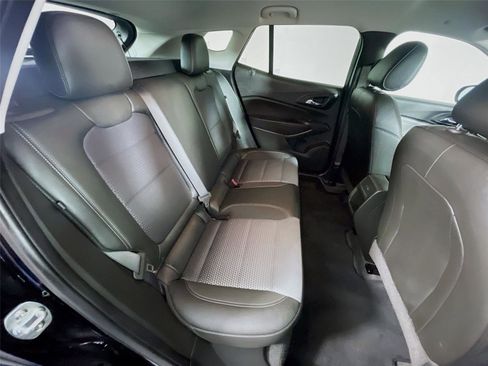 Used 2025 Chevrolet Trax LT w/ LT Convenience Package image 28