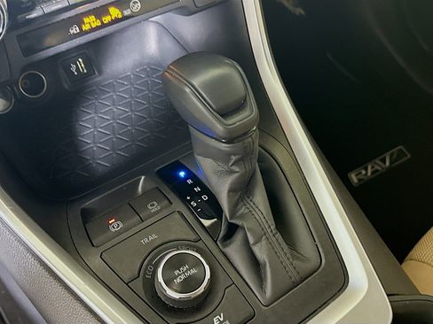 Used 2025 Toyota RAV4 LE AWD/4WD image 20
