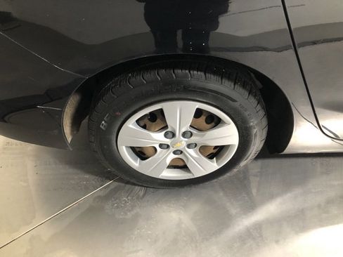 Used 2018 Chevrolet Cruze LS image 9