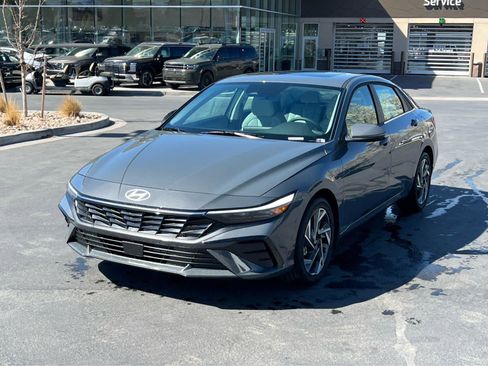 New 2026 Hyundai Elantra Limited FWD image 2