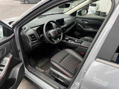 Used 2026 Nissan Rogue SV AWD/4WD image 16