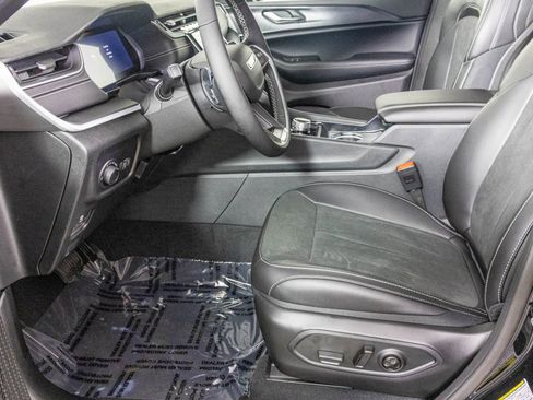 New 2025 Jeep Grand Cherokee L Altitude image 15