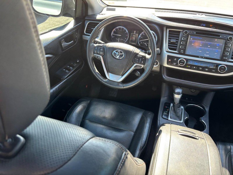 Used 2014 Toyota Highlander Limited Platinum AWD/4WD image 13